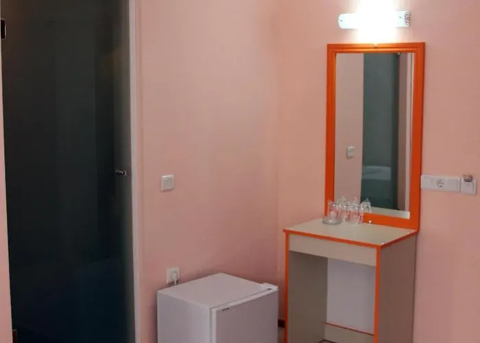 לינה וארוחת בוקר Idyros 3*